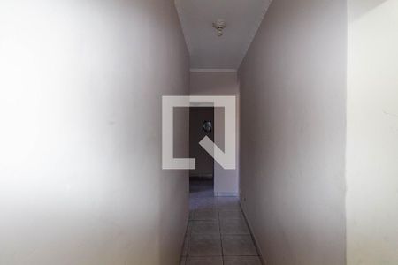 Corredor de casa para alugar com 2 quartos, 180m² em Parque Sao Rafael, São Paulo