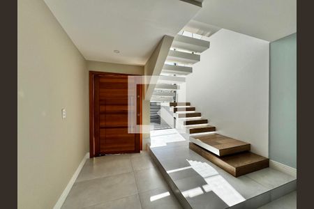 Sala de casa de condomínio para alugar com 3 quartos, 300m² em Jacarepaguá, Rio de Janeiro