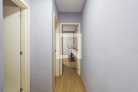 Corredor de apartamento à venda com 2 quartos, 44m² em Jardim Maria Rosa, Taboão da Serra