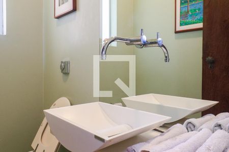 Lavabo de casa à venda com 4 quartos, 323m² em Jardim Leonor, São Paulo