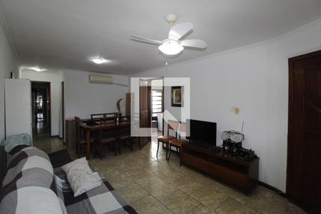 Sala de casa à venda com 2 quartos, 250m² em Bom Jesus, Porto Alegre
