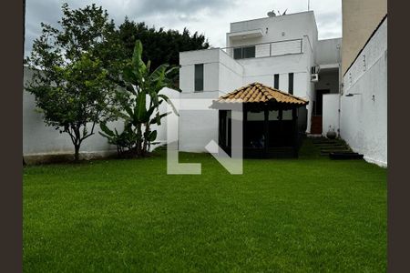 Quintal de casa à venda com 4 quartos, 200m² em Vila Triangulo, Betim