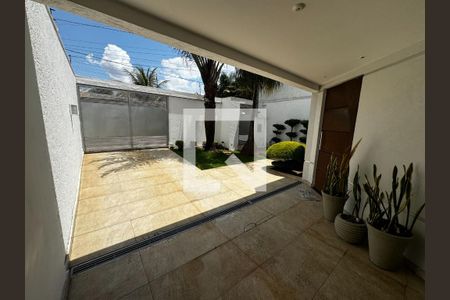 Quintal de casa à venda com 4 quartos, 200m² em Vila Triangulo, Betim
