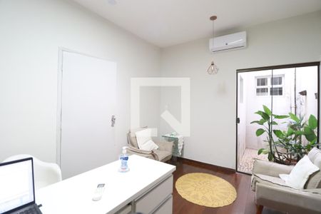 Escritório 1 de casa para alugar com 3 quartos, 223m² em Tabajaras, Uberlândia