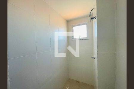 Banheiro de apartamento à venda com 2 quartos, 56m² em Vila Galvão, Guarulhos