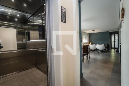 Hall de Entrada de apartamento para alugar com 2 quartos, 73m² em Vila Suzana, São Paulo