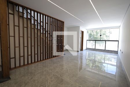 Casa à venda com 3 quartos, 142m² em Parque das Nações, Santo André