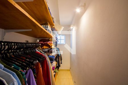 Closet do quarto 1 de casa à venda com 3 quartos, 213m² em Jardim Pilar, Santo André