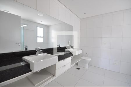Banheiro da Suíte 1 de casa de condomínio para alugar com 3 quartos, 220m² em Tremembé, São Paulo