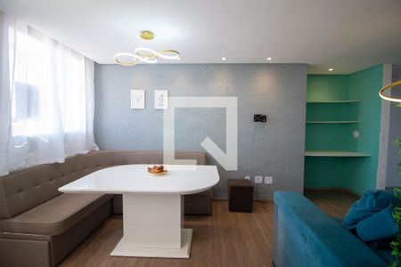 Sala de casa de condomínio para alugar com 2 quartos, 49m² em Residencial Cristal, Votorantim