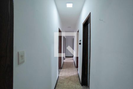 Corredor de casa para alugar com 3 quartos, 195m² em Santa Monica, Belo Horizonte