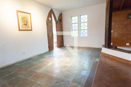 Sala de casa de condomínio à venda com 4 quartos, 350m² em Condomínio Retiro das Pedras, Brumadinho