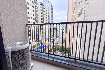 Varanda Sala/Cozinha de apartamento para alugar com 1 quarto, 45m² em Vila Madalena, São Paulo
