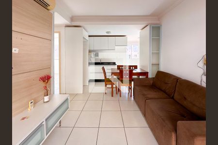Sala de TV de apartamento para alugar com 2 quartos, 48m² em Ingleses do Rio Vermelho, Florianópolis