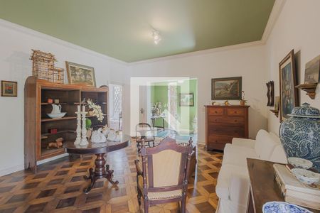 Sala de casa à venda com 4 quartos, 270m² em Alto de Pinheiros, São Paulo