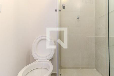 Banheiro de apartamento para alugar com 1 quarto, 27m² em República, São Paulo