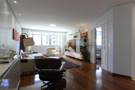 Sala de apartamento à venda com 4 quartos, 212m² em Vila Nova Conceição, São Paulo