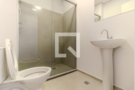 Banheiro de kitnet/studio para alugar com 1 quarto, 33m² em República, São Paulo