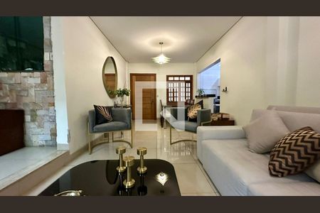 Sala  de casa à venda com 4 quartos, 446m² em Carlos Prates, Belo Horizonte