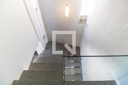 Escada de casa para alugar com 4 quartos, 220m² em Engenho do Mato, Niterói
