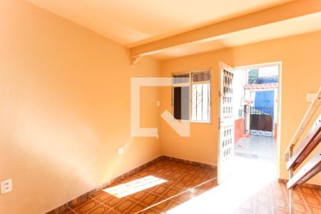 Sala de casa para alugar com 2 quartos, 105m² em Pilares, Rio de Janeiro