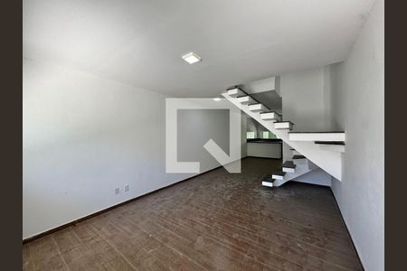 Sala de casa de condomínio para alugar com 3 quartos, 88m² em Vargem Pequena, Rio de Janeiro
