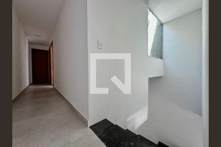 Corredor de casa de condomínio à venda com 3 quartos, 88m² em Vargem Pequena, Rio de Janeiro
