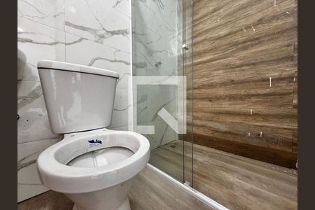 Suíte - Banheiro de casa de condomínio para alugar com 3 quartos, 88m² em Vargem Pequena, Rio de Janeiro