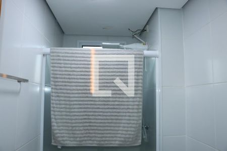 Banheiro da Suíte de apartamento para alugar com 3 quartos, 61m² em Jardim Marilu, Carapicuíba