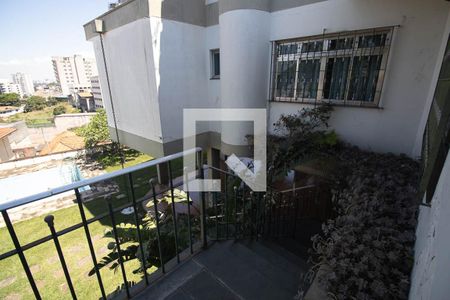 Escada de casa para alugar com 6 quartos, 600m² em Vila Maria Alta, São Paulo