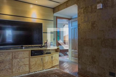 Casa à venda com 414m², 4 quartos e 6 vagasSuíte 2