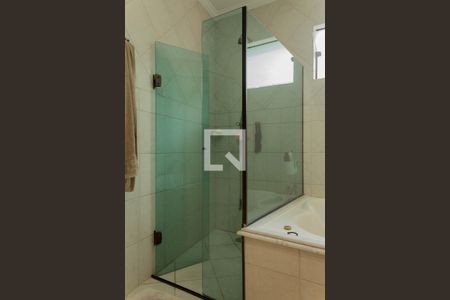 Casa à venda com 414m², 4 quartos e 6 vagasBanheiro da Suíte 1