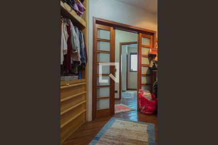 Casa à venda com 414m², 4 quartos e 6 vagasCloset da suíte 1