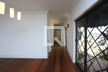 corredor de casa para alugar com 5 quartos, 380m² em Jardim Everest, São Paulo