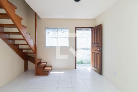 Sala de casa de condomínio à venda com 2 quartos, 50m² em São José, Porto Alegre