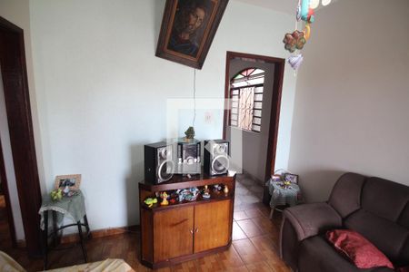 Casa à venda com 3 quartos, 377m² em Eldorado, Contagem
