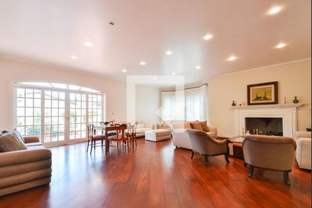 Casa de Condomínio à venda com 4 quartos, 450m² em Caxingui, São Paulo