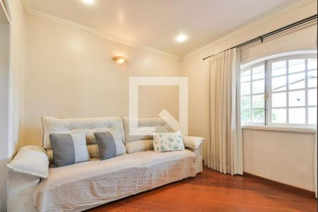 Casa de Condomínio à venda com 4 quartos, 450m² em Caxingui, São Paulo