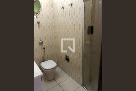 Banheiro de apartamento à venda com 3 quartos, 70m² em Carlos Prates, Belo Horizonte