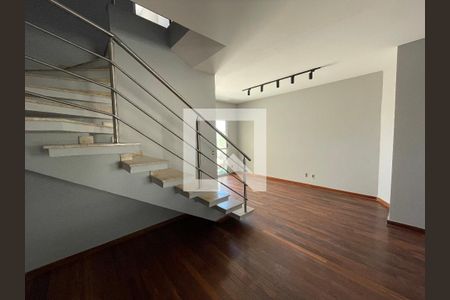 Sala de casa de condomínio para alugar com 3 quartos, 134m² em Jardim Ipes, Cotia