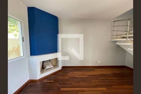 Sala de casa de condomínio para alugar com 3 quartos, 134m² em Jardim Ipes, Cotia