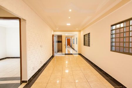 Sala de casa para alugar com 4 quartos, 187m² em Planalto, Uberlândia