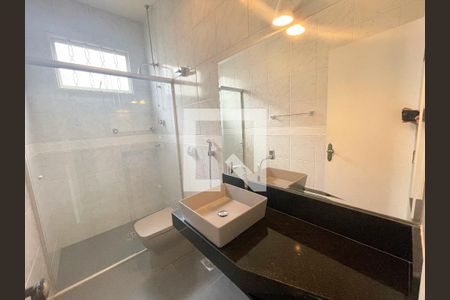 Banheiro social de casa à venda com 3 quartos, 275m² em Santa Amelia, Belo Horizonte