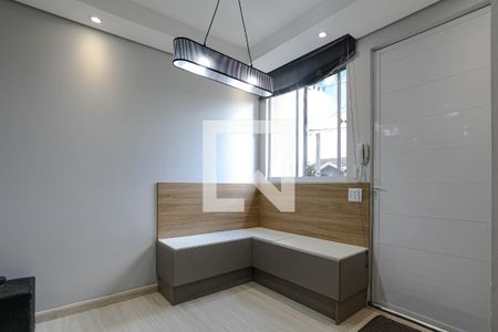 Sala de casa de condomínio para alugar com 2 quartos, 64m² em Conjunto Residencial Nova Bertioga, Mogi das Cruzes