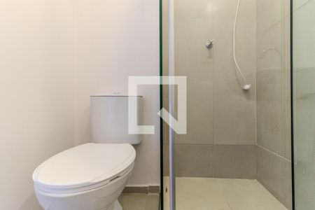 Banheiro de apartamento para alugar com 1 quarto, 27m² em República, São Paulo