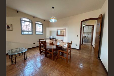 Sala de casa à venda com 4 quartos, 350m² em Jardim das Vertentes, São Paulo