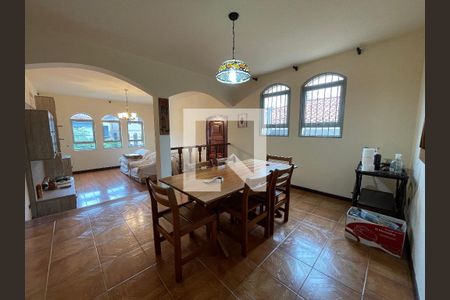 Sala de casa à venda com 4 quartos, 350m² em Jardim das Vertentes, São Paulo