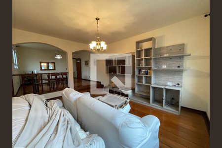 Sala de casa à venda com 4 quartos, 350m² em Jardim das Vertentes, São Paulo