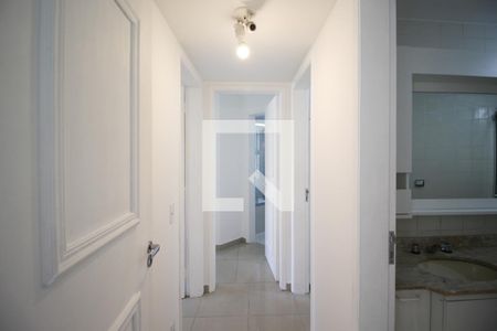 Corredor de apartamento para alugar com 3 quartos, 110m² em Vila Nova Conceição, São Paulo