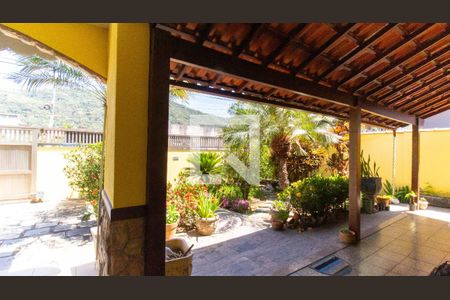 Casa à venda com 3 quartos, 360m² em Piratininga, Niterói